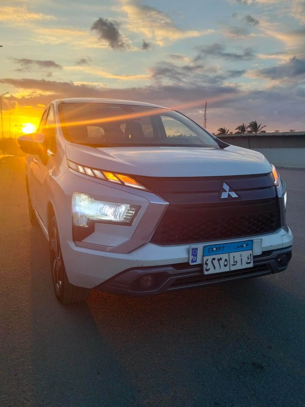 mitsubishi xpander white 02