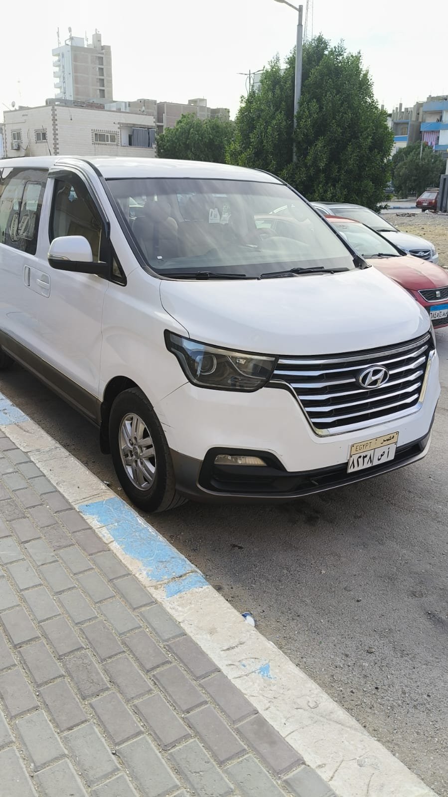 mitsubishi xpander white 10